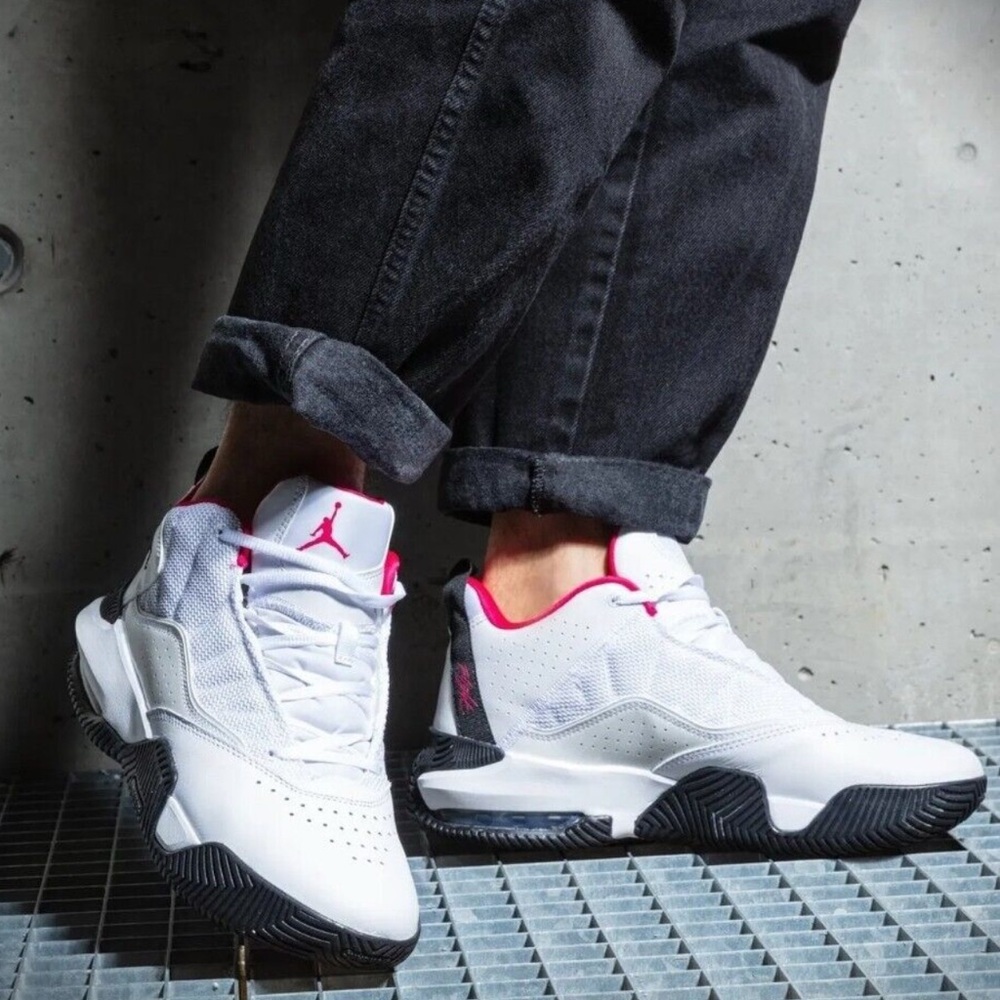 Nike White and Black Sneakers with Pink Highlights